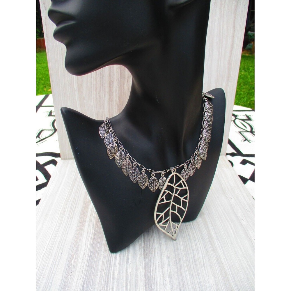 Jessica Simpson Matte Silver-Tone Leaf Necklace 16" - Picture 6 of 10